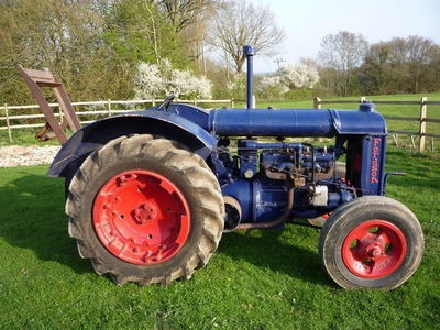 ANTIQUE & VINTAGE MACHINERY Fordson Standard Blue