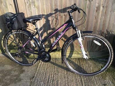 SOUTHWATER CYCLE HIRE Day Hybrid bike hire click to zoom image
