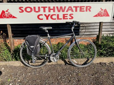 SOUTHWATER CYCLE HIRE Day Hybrid bike hire 20in gents Rigid Fork silver 700c click to zoom image
