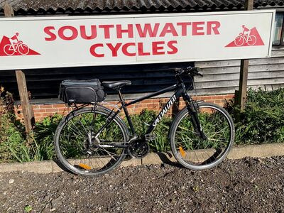 SOUTHWATER CYCLE HIRE 2 Day Hybrid bike hire 19in gents F/s black 700c wheel click to zoom image