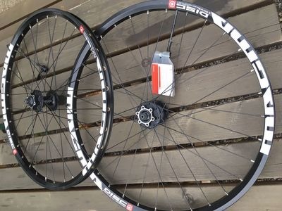 MOMENTUM WHEELS Bezerk FR/M475 26" Disc Wheel (Front or Rear Option) Black click to zoom image