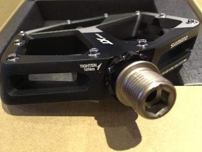 SHIMANO Deore XT flat pedals size M/L PD-M8140 (One Pair). click to zoom image