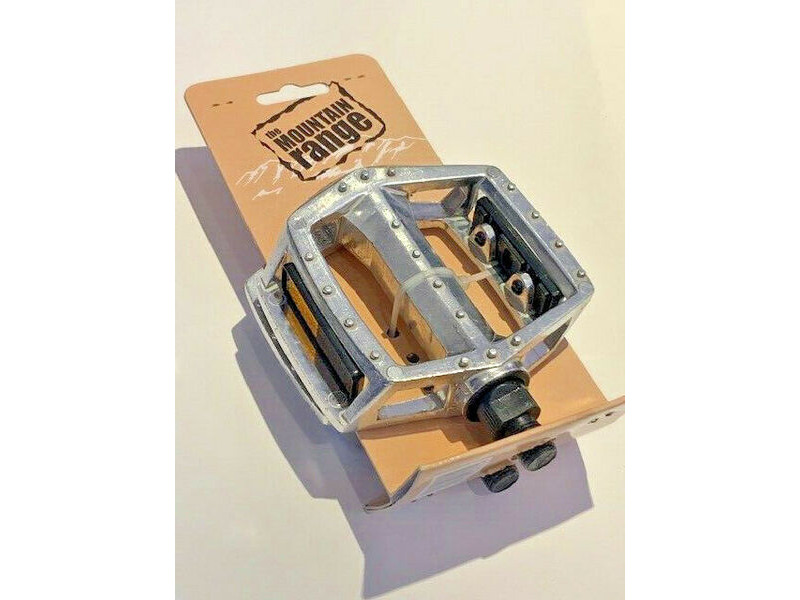 UNBRANDED The Mountain Range Silver Metal Pedals 1/2" with Reflectors click to zoom image